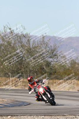 media/Dec-01-2025-Moto Forza (Mon) [[2daa91e15f]]/3-Beginner Group/Session 3 (Turn 3)/